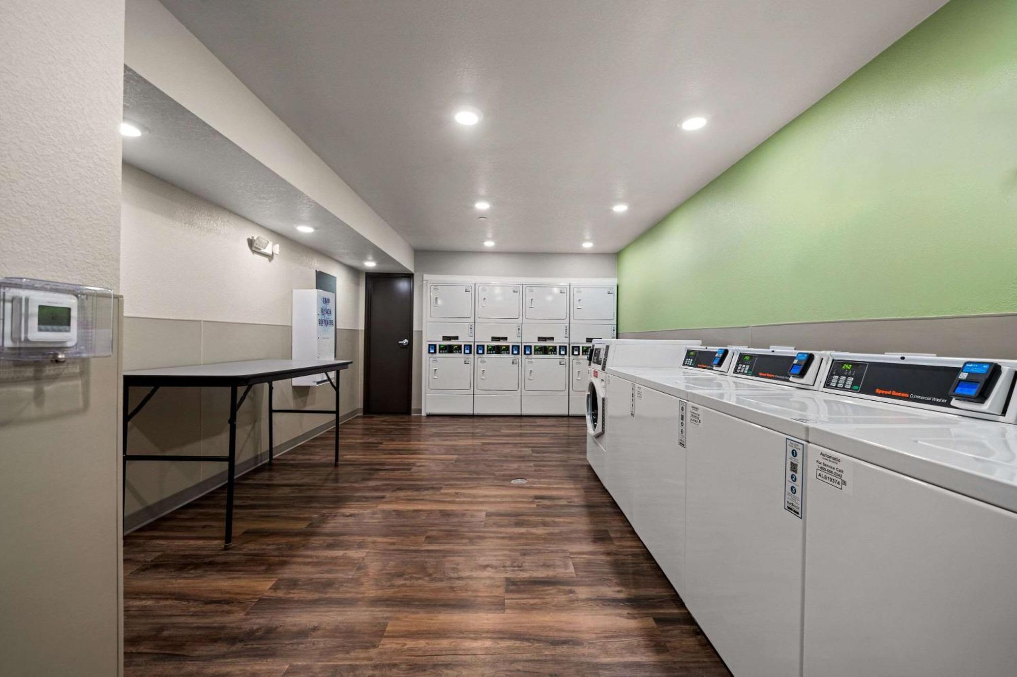 Woodspring Suites Yorktown นิวพอร์ตนิวส์ ภายนอก รูปภาพ