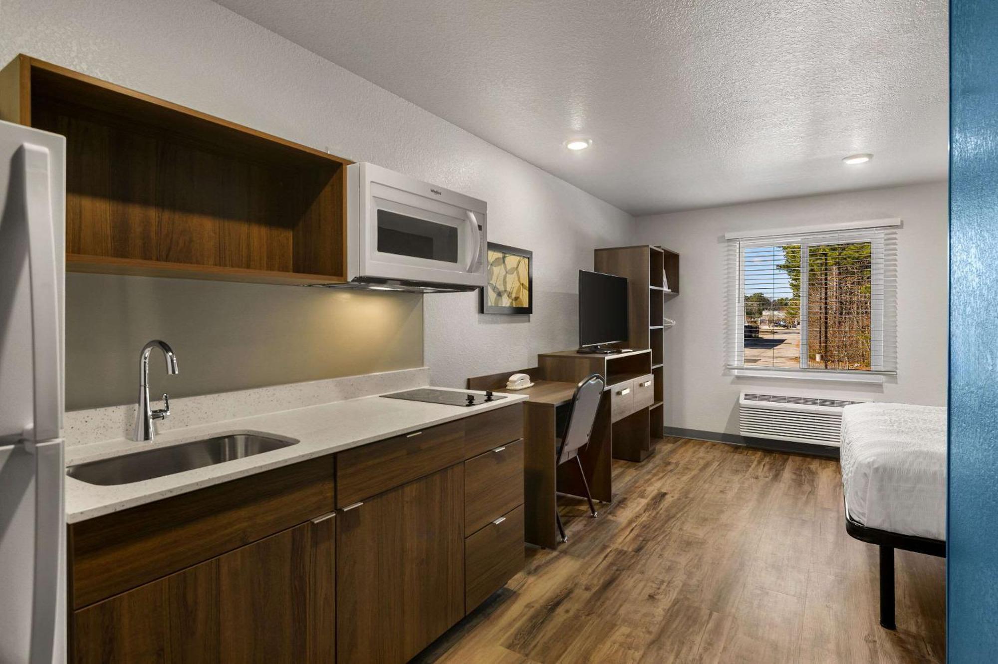 Woodspring Suites Yorktown นิวพอร์ตนิวส์ ภายนอก รูปภาพ