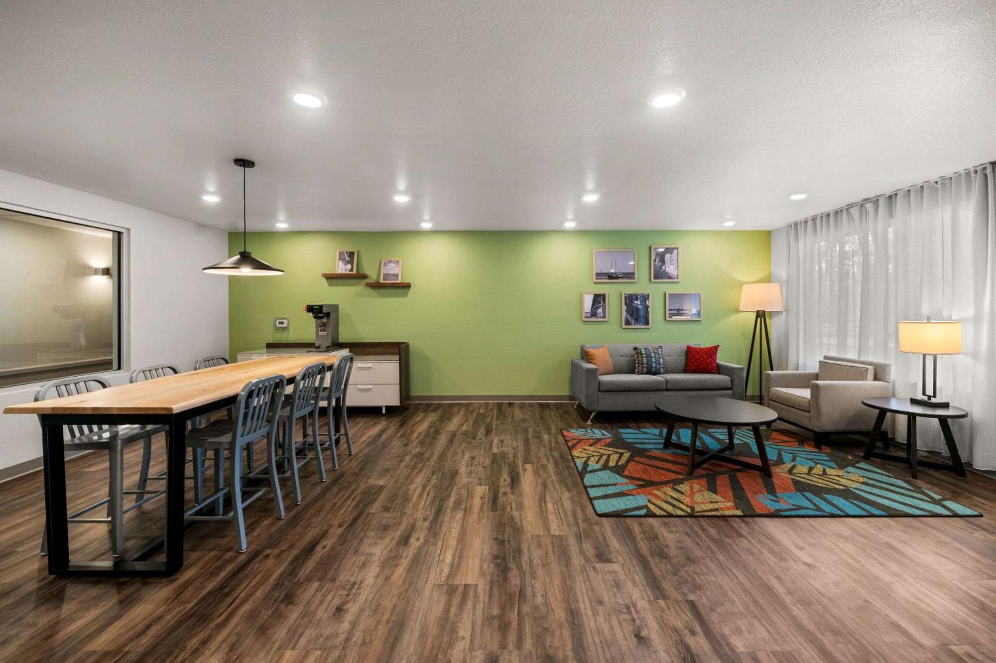 Woodspring Suites Yorktown นิวพอร์ตนิวส์ ภายนอก รูปภาพ